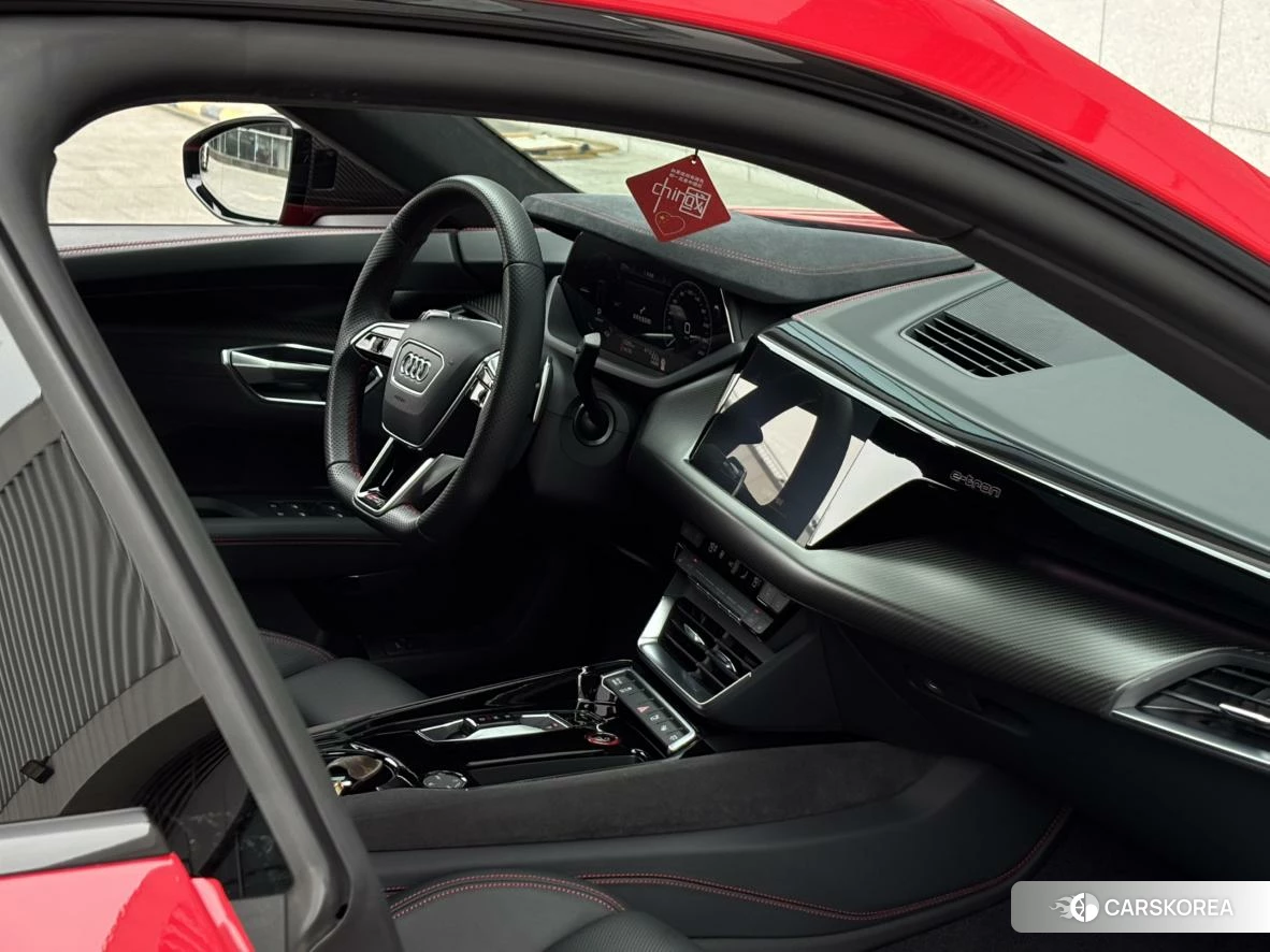 Audi e-tron 2023 Красный из Китая, фото 5