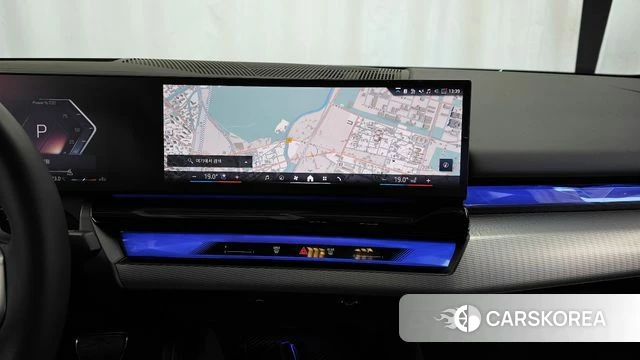 BMW 5 Series (G60) 2025 Белый из Кореи, фото 5