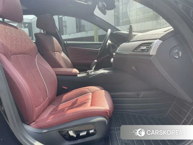BMW 5 series 2023 Черный из Китая, фото 5