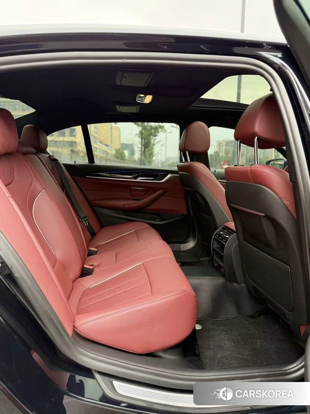 BMW 5 series 2022 Черный из Китая, фото 5