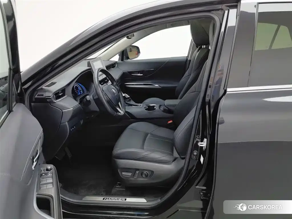 Toyota Harrier 2023 Черный из Китая, фото 5