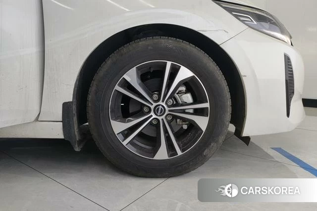 Nissan Sylphy 2023 Белый из Китая, фото 5