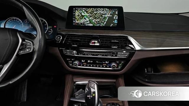 BMW 5 Series (G30) 2018 Серебристо-серый из Кореи, фото 5