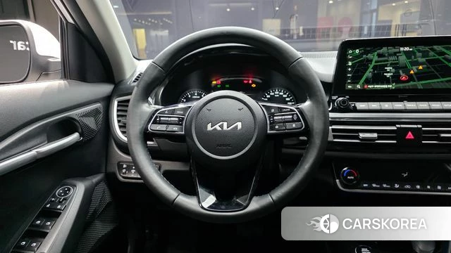 Kia Seltos 2022 Белый из Кореи, фото 5