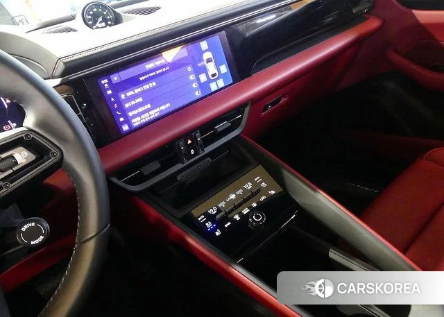 Porsche Makan EV 2026 Серебристо-серый из Кореи, фото 5