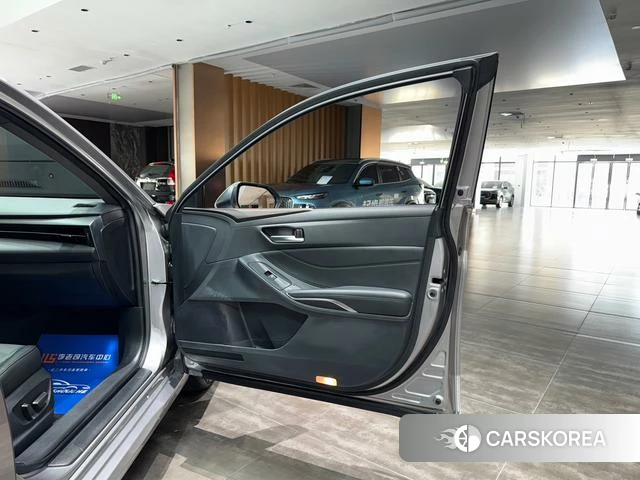 Toyota Avalon 2021 Серебристо-серый из Китая, фото 5