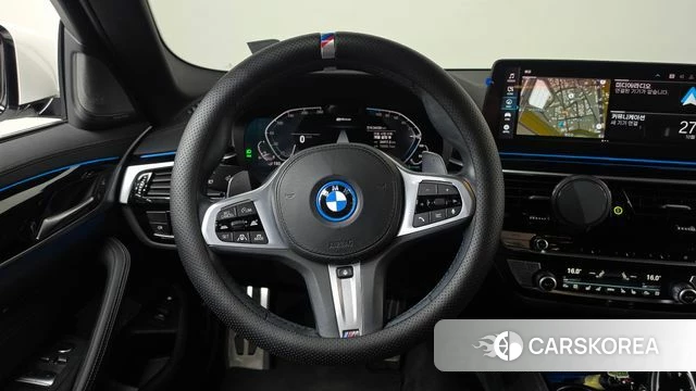 BMW 5 Series (G30) 2021 Белый из Кореи, фото 5