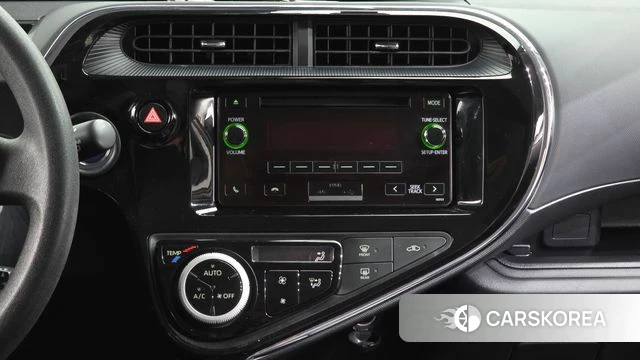 Toyota Prius C 2018 Жемчужный цвет из Кореи, фото 5