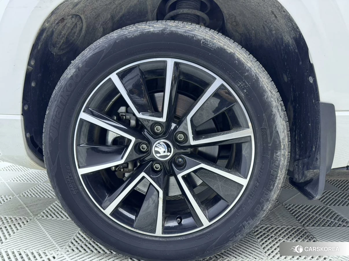 Skoda Karoq 2022 Белый из Китая, фото 5