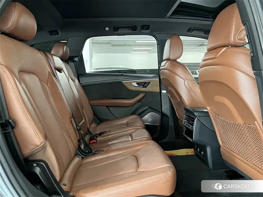 Audi Q7 2023 Silver/gray из Китая, фото 5