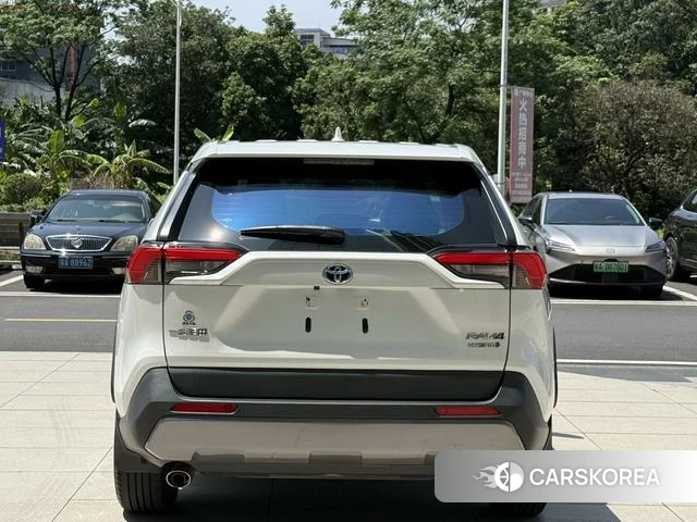 Toyota RAV4 2022 Белый из Китая, фото 5