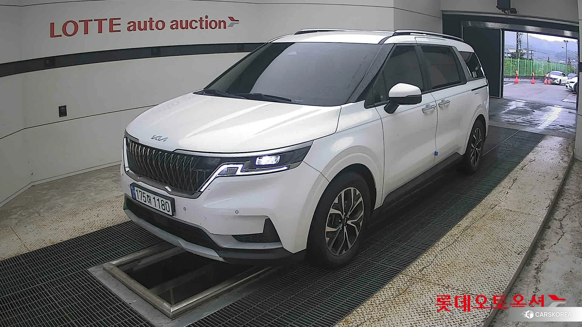 Kia Carnival 2023 Snow White Pearl (optional) из Кореи, фото 5