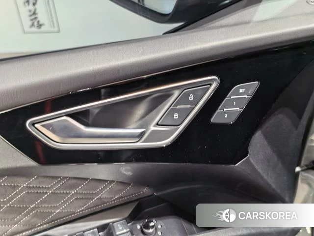 Audi Q4 2023 Темно-серый из Китая, фото 5