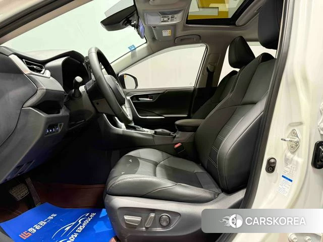 Toyota Wildlander 2022 Белый из Китая, фото 5