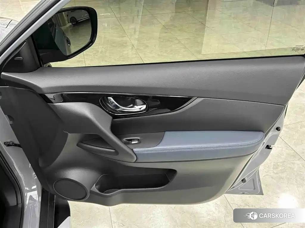 Nissan X-Trail 2025 Silver/gray из Китая, фото 5