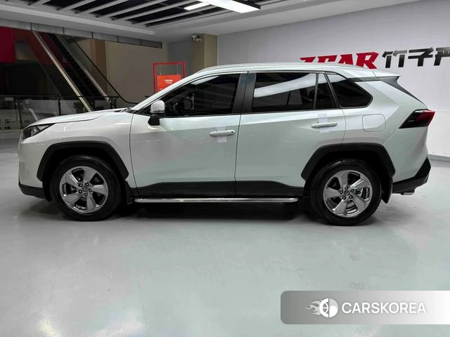 Toyota RAV4 2023 Белый из Китая, фото 5