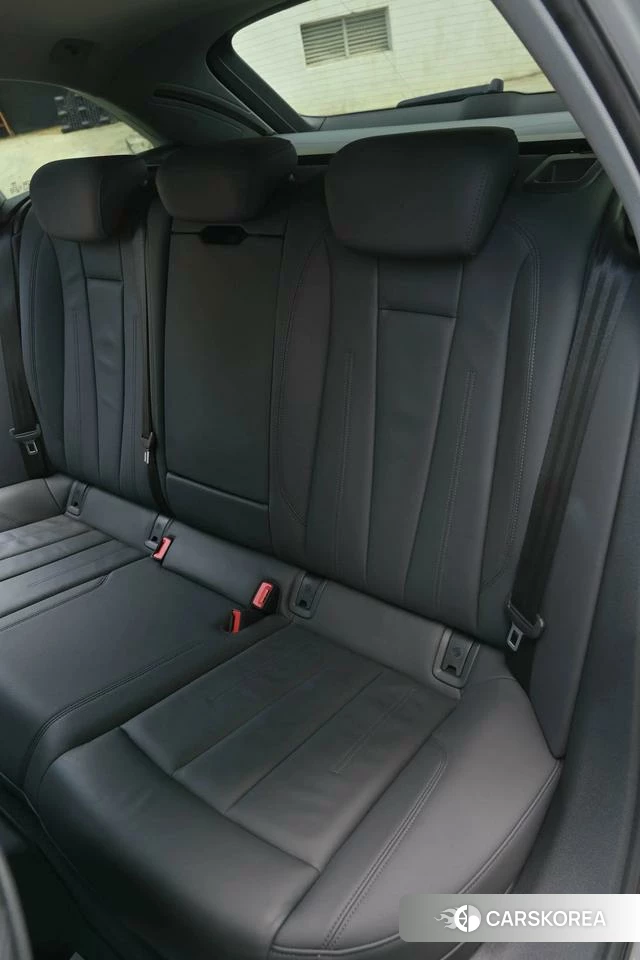 Audi A4L 2021 Темно-серый из Китая, фото 5