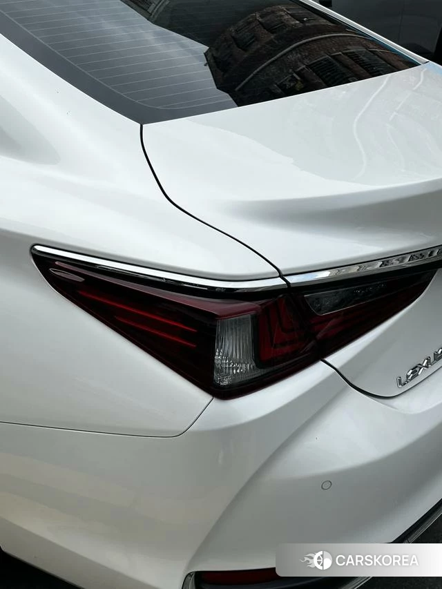 Lexus ES 2023 Белый из Китая, фото 5