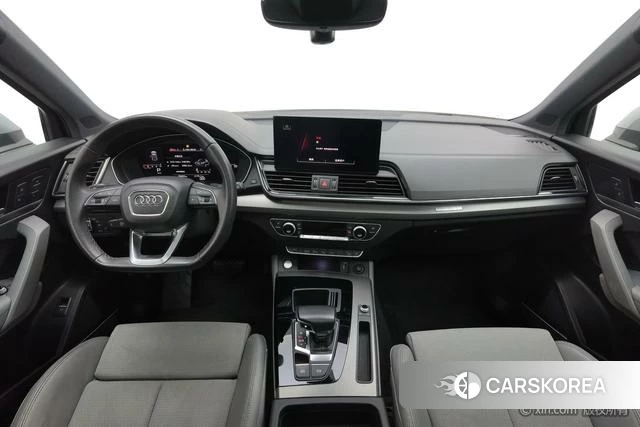 Audi Q5L 2022 Темно-серый из Китая, фото 5