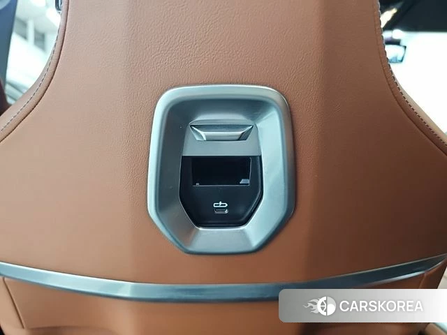 BMW 7 Series (G70) 2025 Черный из Кореи, фото 5