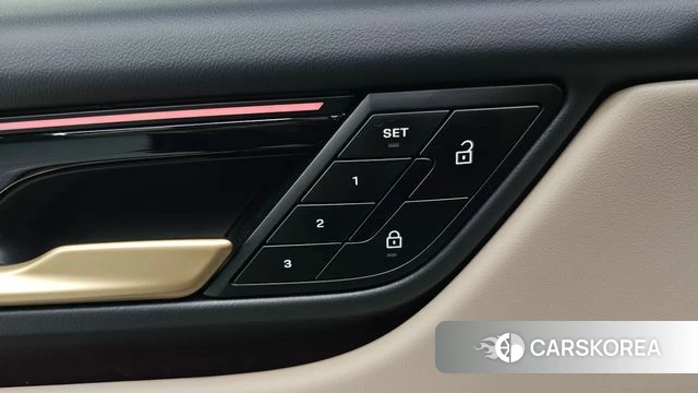 Porsche Makan EV 2025 Белый из Кореи, фото 5
