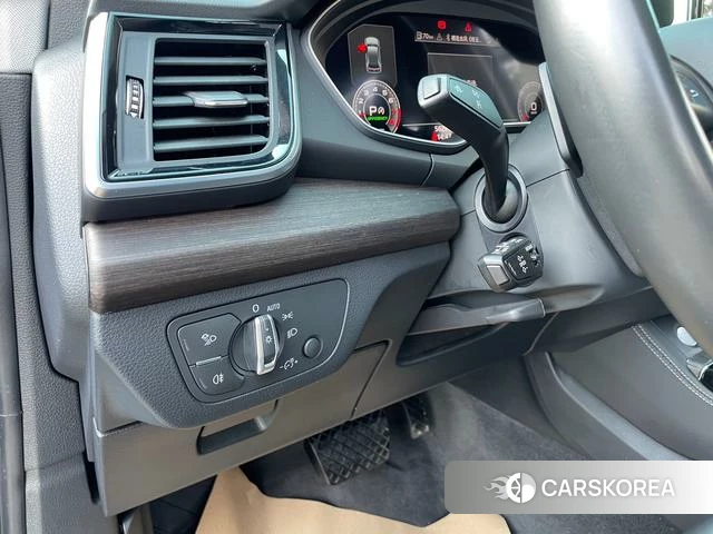 Audi Q5L 2021 Синий из Китая, фото 5