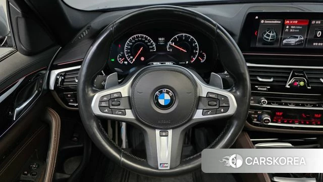 BMW 5 Series (G30) 2019 Серебристо-серый из Кореи, фото 5