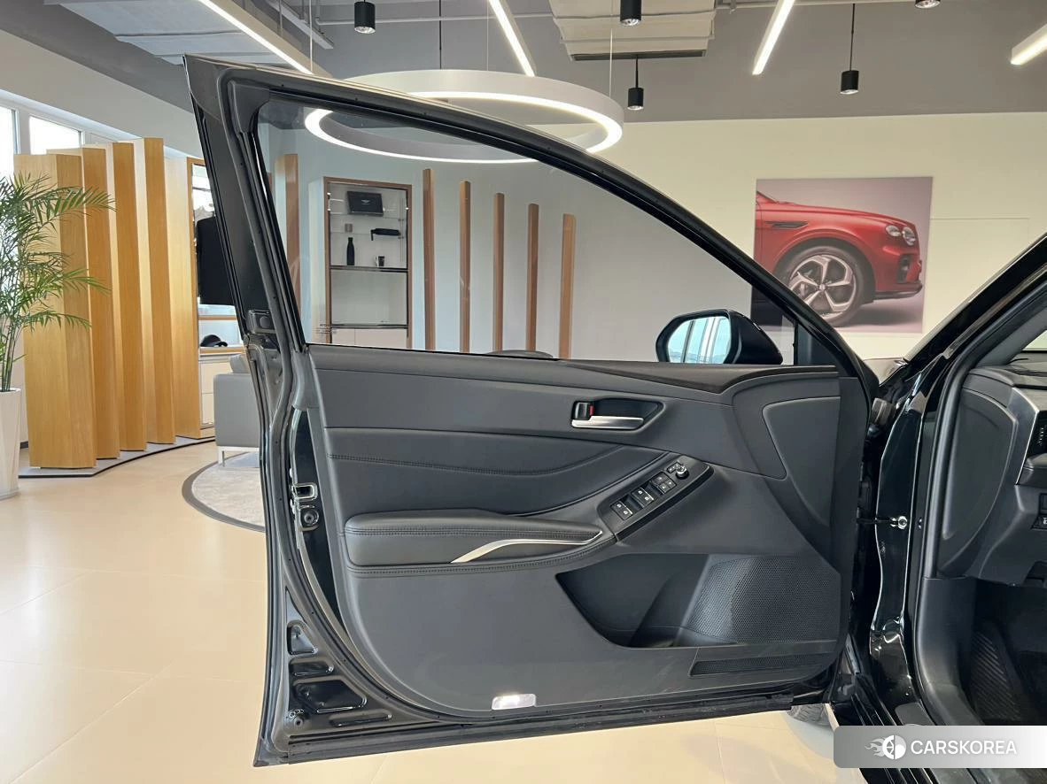 Toyota Avalon 2023 Черный из Китая, фото 5