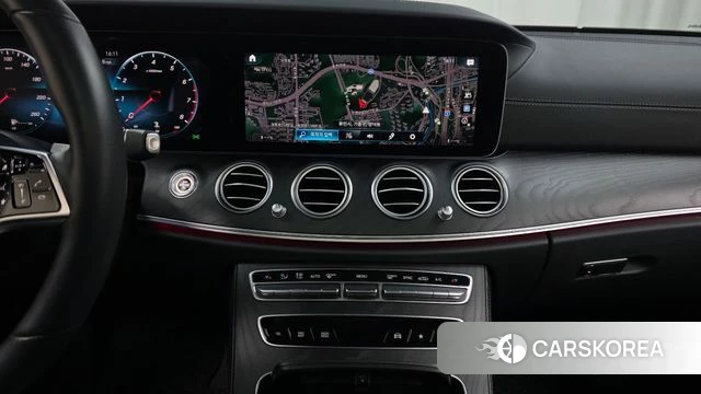 Mercedes-Benz E-Class W213 2023 Белый из Кореи, фото 5