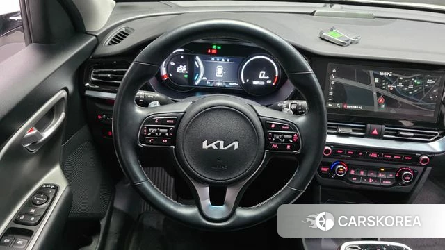 Kia Niro Plus 2023 Белый из Кореи, фото 5