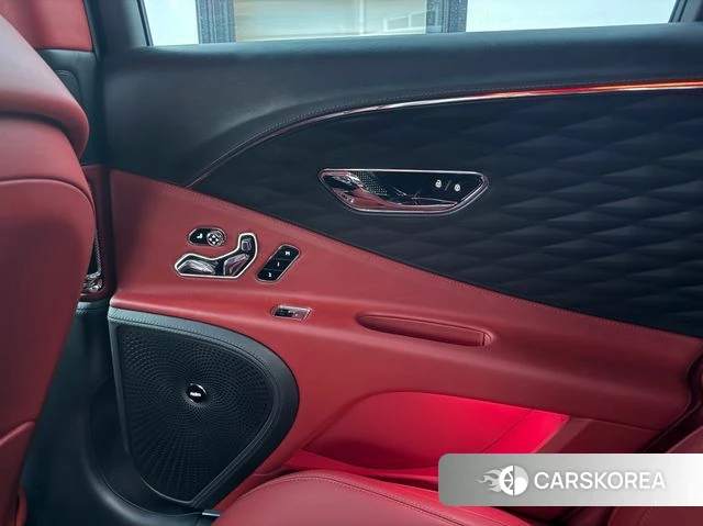 Bentley Flying Spur 3rd Generation 2022 Белый из Кореи, фото 5