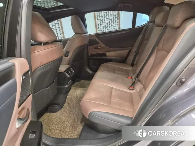 Lexus ES300h 7th generation 2021 Серый из Кореи, фото 5
