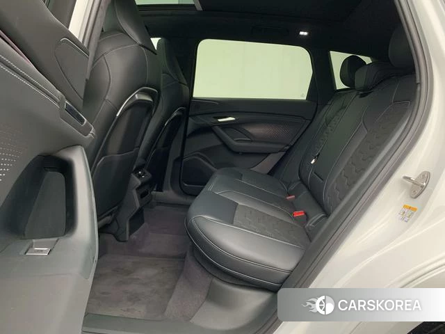 Audi Q6L 2026 Белый из Китая, фото 5