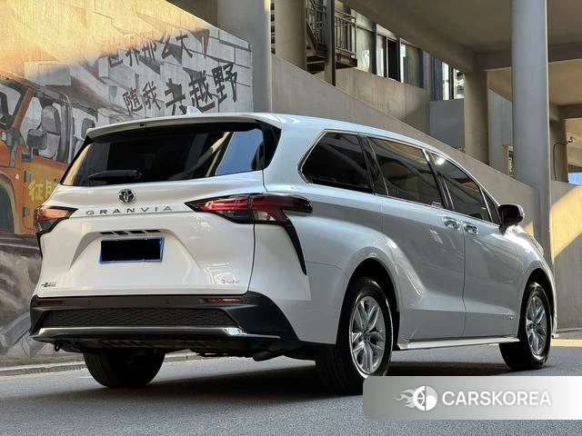 Toyota Granvia 2025 Белый из Китая, фото 5