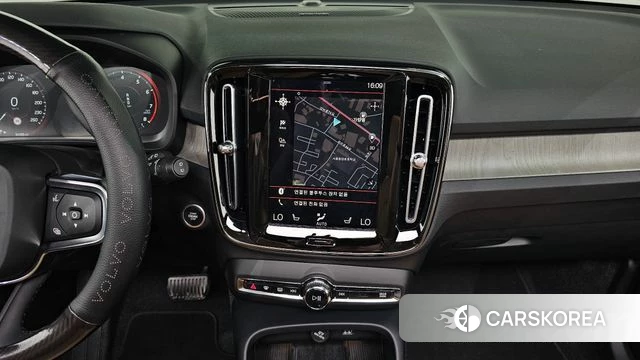 Volvo XC40 2021 Серебристо-серый из Кореи, фото 5