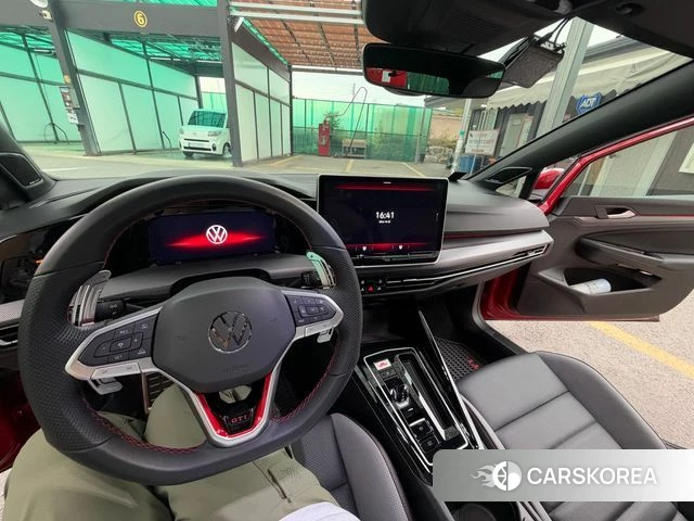 Volkswagen Golf 8th Generation 2025 Красный из Кореи, фото 5