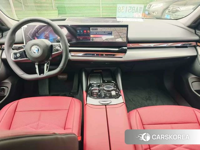 BMW 5 series 2026 Черный из Китая, фото 5