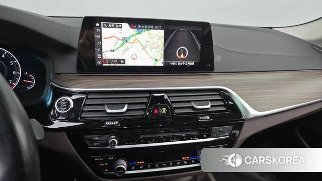 BMW 5 Series (G30) 2019 Светло-серебряный цвет из Кореи, фото 5