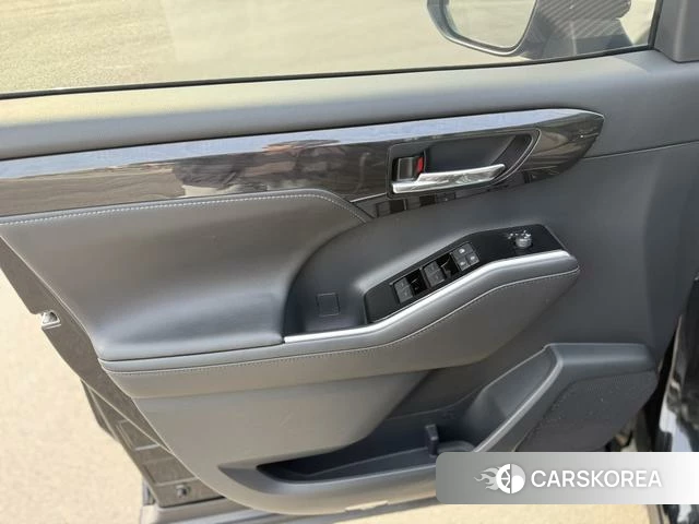 Toyota Crown 2023 Черный из Китая, фото 5