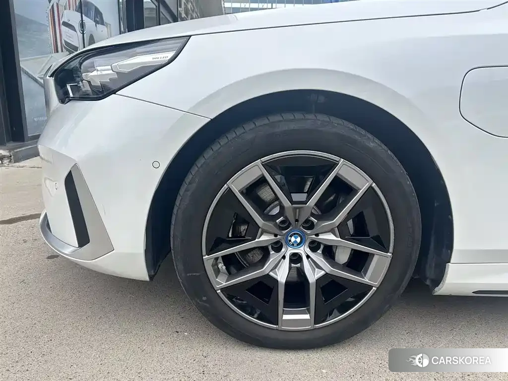 BMW i5 2025 Белый из Китая, фото 5