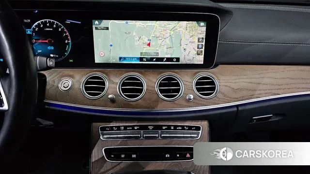 Mercedes-Benz E-Class W213 2022 Белый из Кореи, фото 5