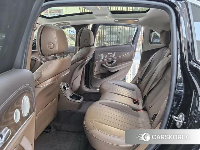 Mercedes-Benz E-Class 2023 Черный из Китая, фото 5