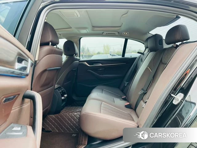 BMW 5 series PHEV 2021 Черный из Китая, фото 5