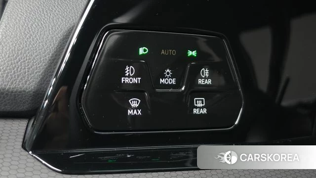 Volkswagen Golf 8th Generation 2023 Белый из Кореи, фото 5
