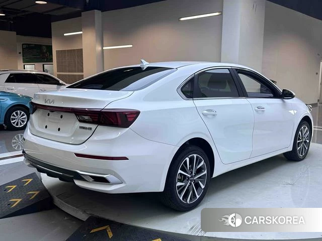 Kia K3 2022 Белый из Китая, фото 5