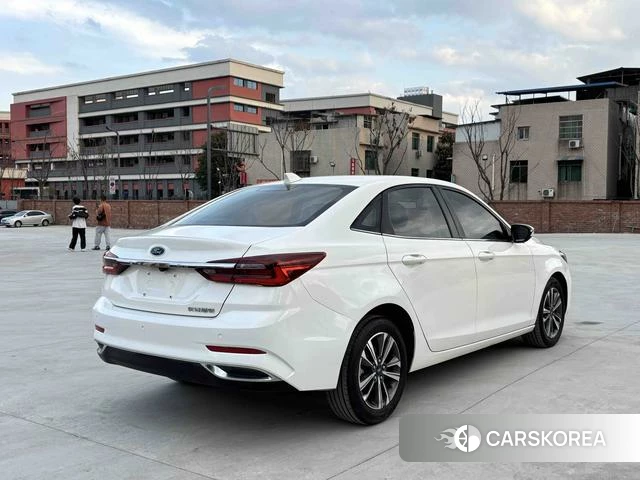 Ford Escort 2021 Белый из Китая, фото 5