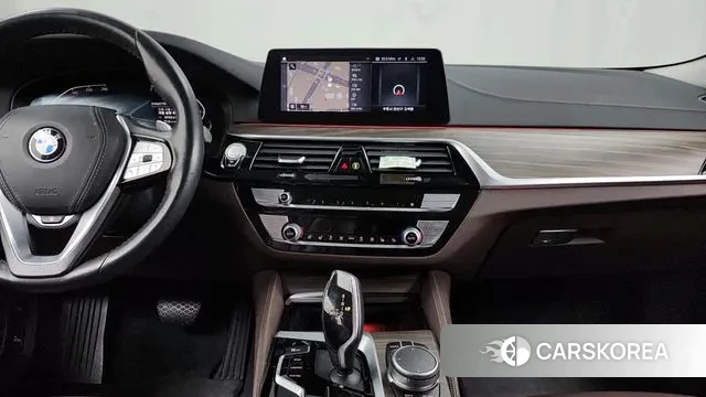 BMW 5 Series (G30) 2020 Белый из Кореи, фото 5