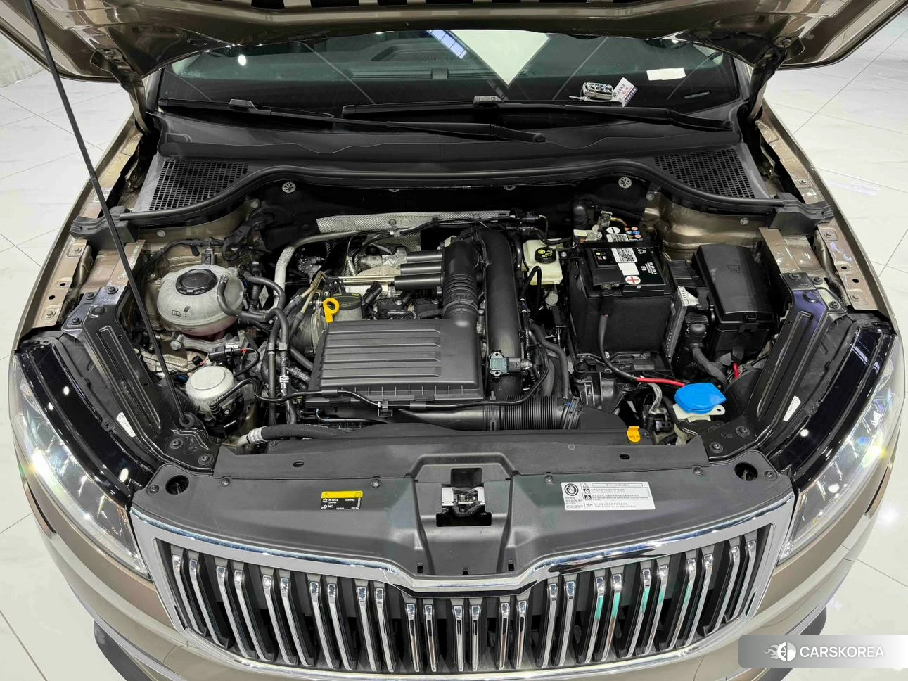 Skoda Karoq 2022 Желтый из Китая, фото 5
