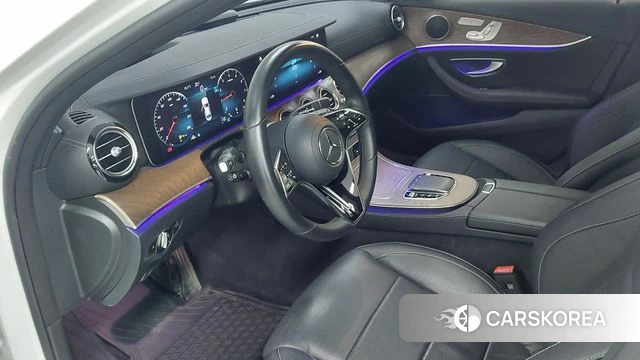 Mercedes-Benz E-Class W213 2023 Белый из Кореи, фото 5