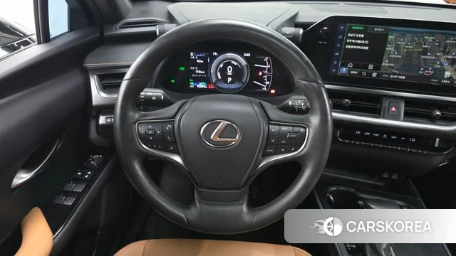 Lexus UX250h 2023 Серебристо-серый из Кореи, фото 5